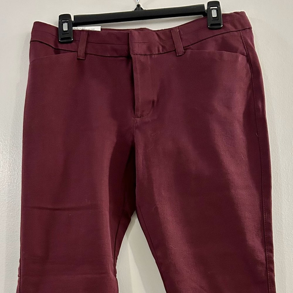 GAP Slim City Crop Pants in Burgundy